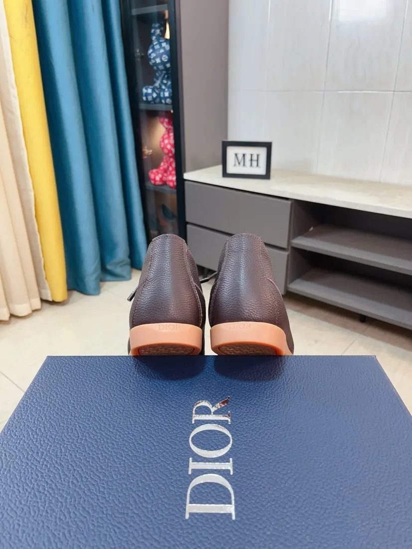 Men's shoes 💰600🌹🌹【UGG】✨The most popular series, a must-have for stylish men 😱The latest limited edition at the counter🍃Top export foreign trade order, counter packaging. Designed with high-end textured matte cowhide➕The simulated wool is beautiful, and the collar surface presents a clear texture, which is friendly without losing the foundation. 👀 Casual roll rope lace-up style✨Thick stitching to reinforce the sole, natural rubber sole🍎The collar makes walking more comfortable and relaxed. 38_44 code